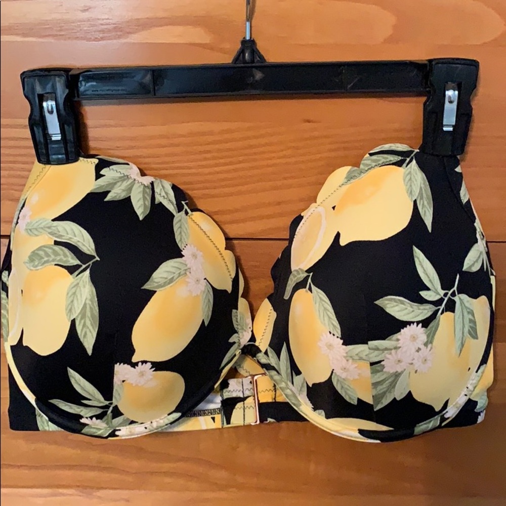 women’s lightly lined scallop bikini top